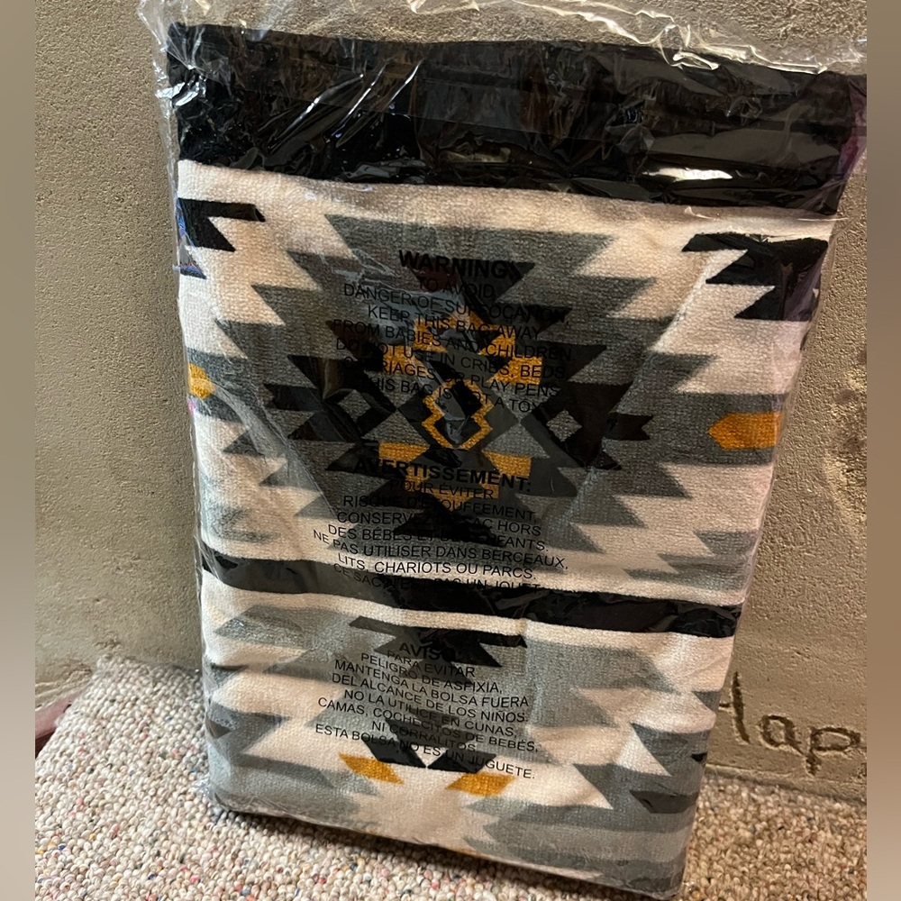 🆕 Yellowstone Dutton Ranch Aztec Beach Towel - Picture 5 of 8